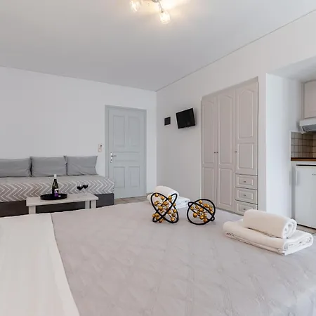 Golden Bay Aparthotel 2*