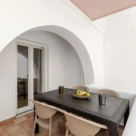 Golden Bay Aparthotel 2*