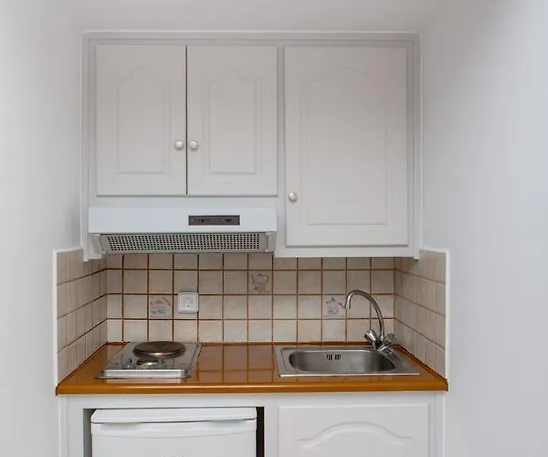 Golden Bay מלון דירות איוס פרוקופיוס